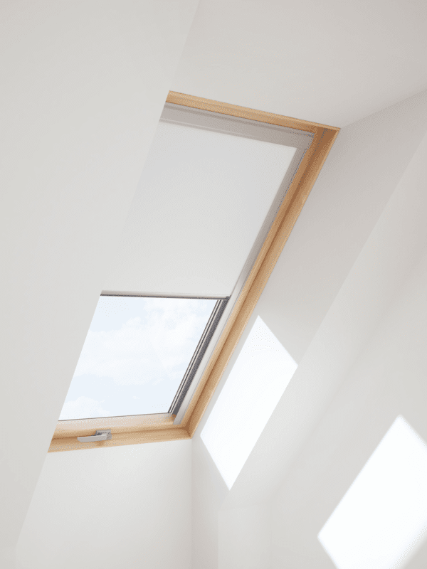 roleta wewnetrzna uniwersalna do okna dachowego DUA RoofLITE prowadnice 4208 biala