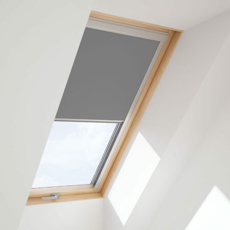 roleta zaciemniajaca DUA do okien dachowych RoofLITE i fakro velux optilight 4217 szara 2 scaled 1