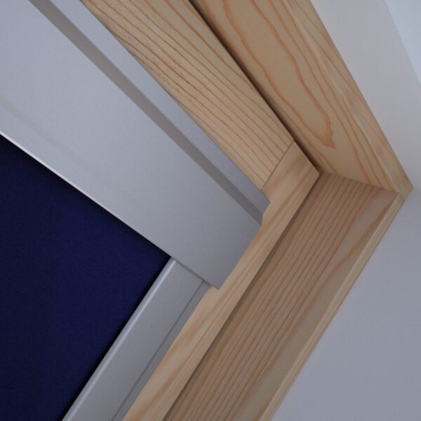 roleta zaciemniajaca DUA do okien dachowych RoofLITE i fakro velux optilight wewnetrzna srebrne prowadnice